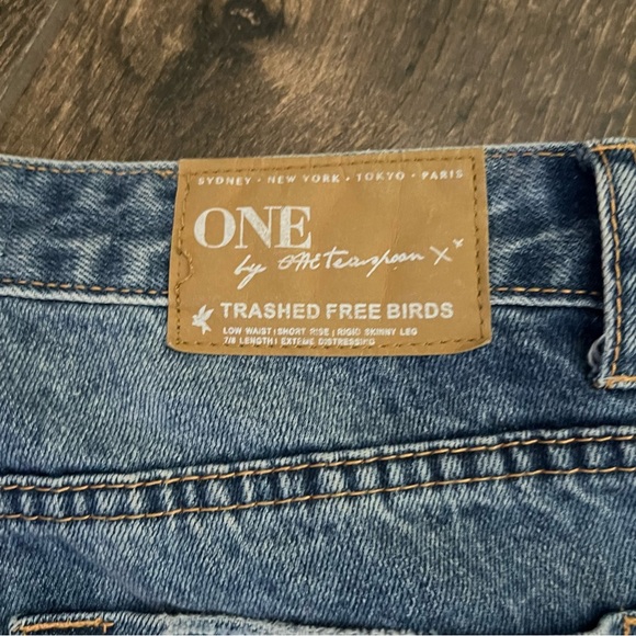 One by One Teaspoon X Trashed Freebird Jeans in Cobain Wash (medium blue) - Picture 5 of 8